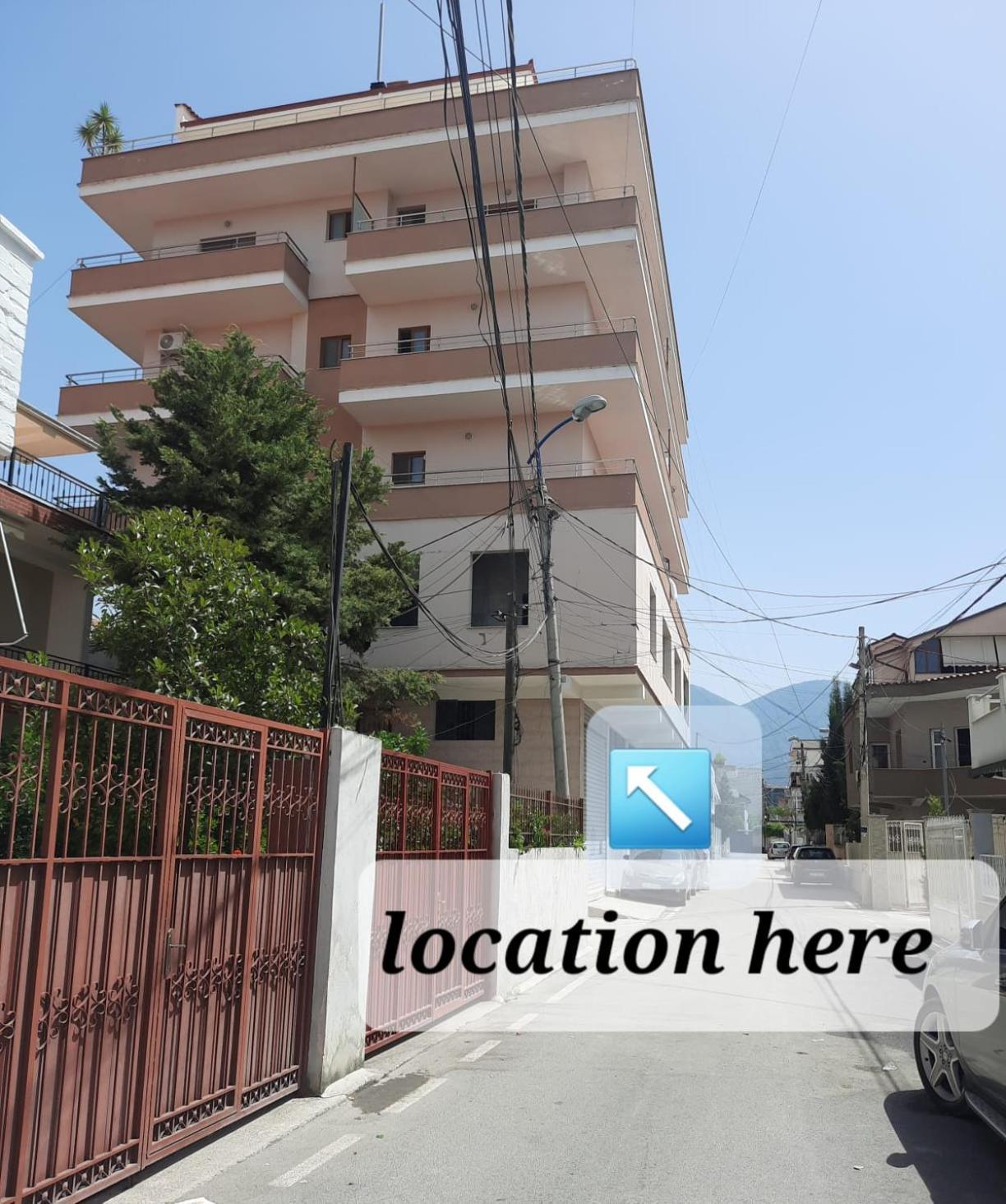 Crew Hostel Tirana Exterior foto